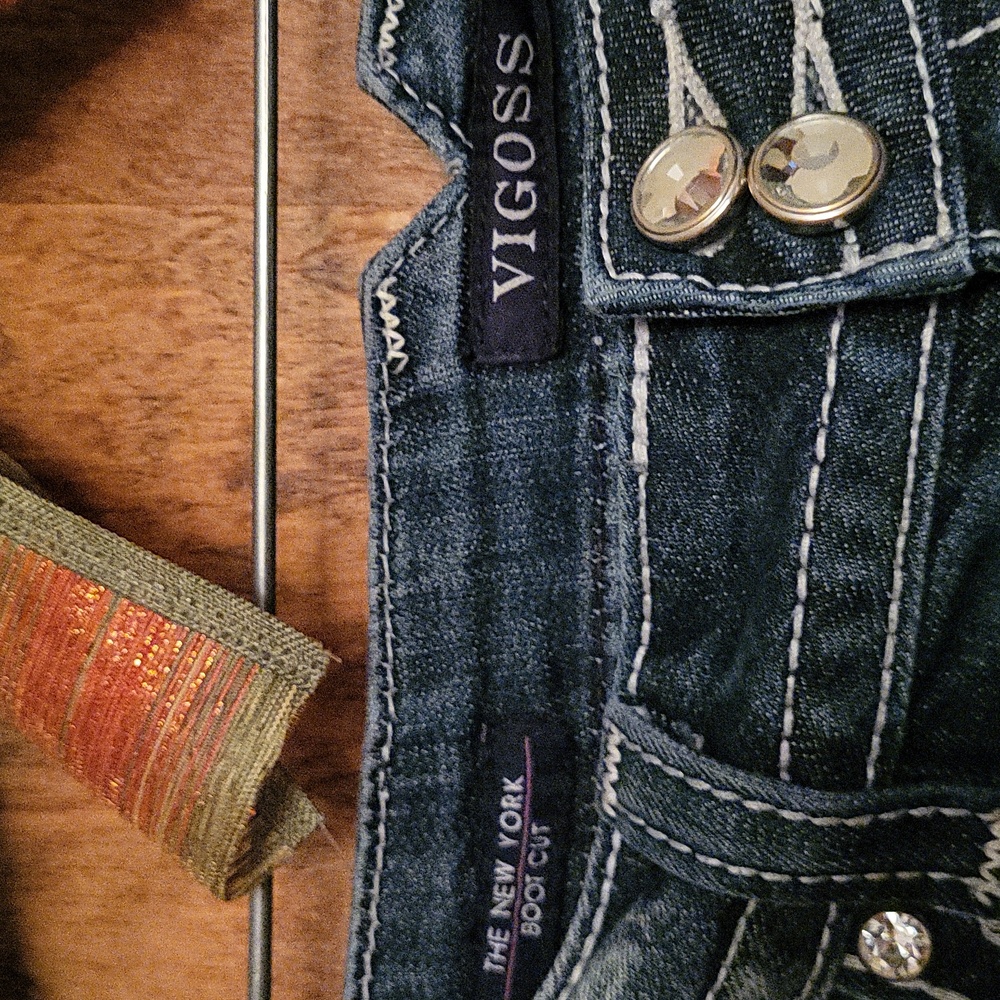Vigoss Blue Jeans with Embellished Pockets Size 7/9 - Picture 13 of 15
